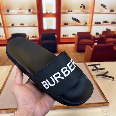 ￥~138 BUR⭐⭐RRY SLIPPERS 06180766