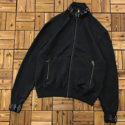 ¥~245 L⭐V⭐ SWEATER 06230561